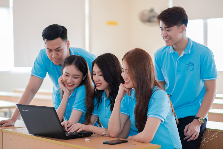 Trường đầu tiên ở Hà Nội công bố điểm chuẩn học bạ năm 2023 - Ảnh 1.