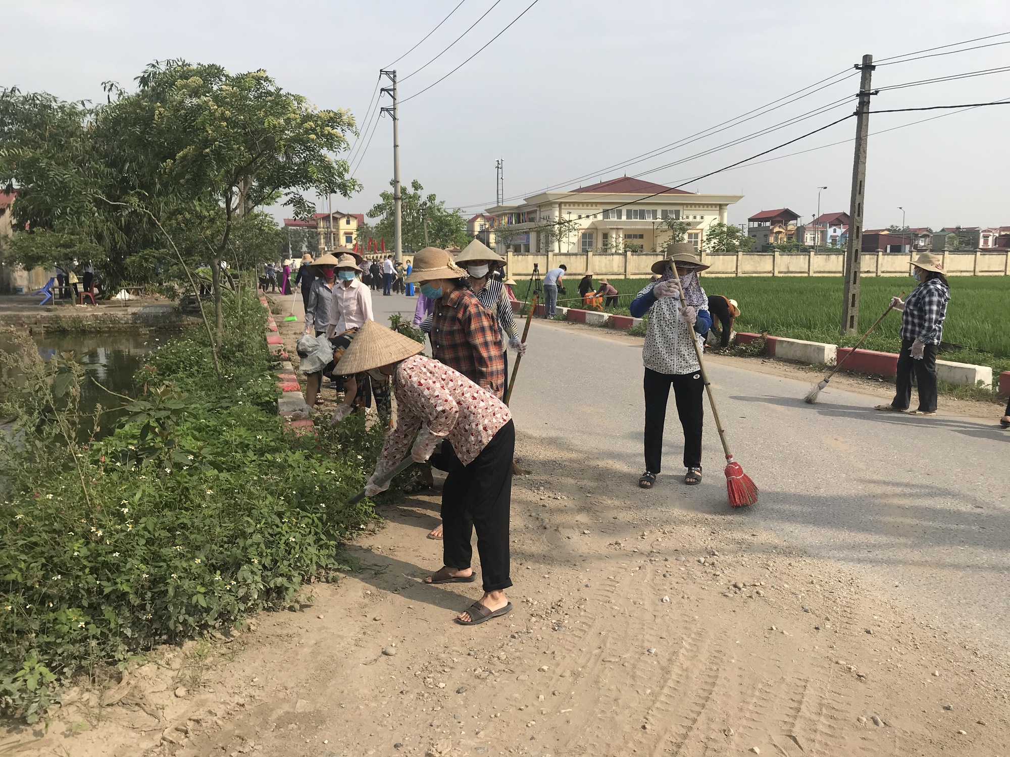  Nông dân Bắc Ninh ra quân hưởng ứng tuần lễ nước sạch VSMT, phát động phong trào “Làm sạch đồng ruộng”   - Ảnh 6.