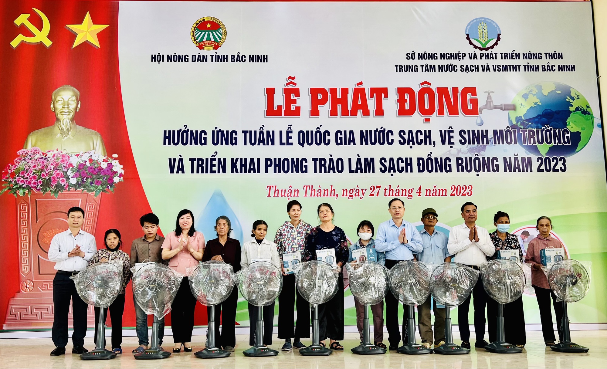  Nông dân Bắc Ninh ra quân hưởng ứng tuần lễ nước sạch VSMT, phát động phong trào “Làm sạch đồng ruộng”   - Ảnh 5.