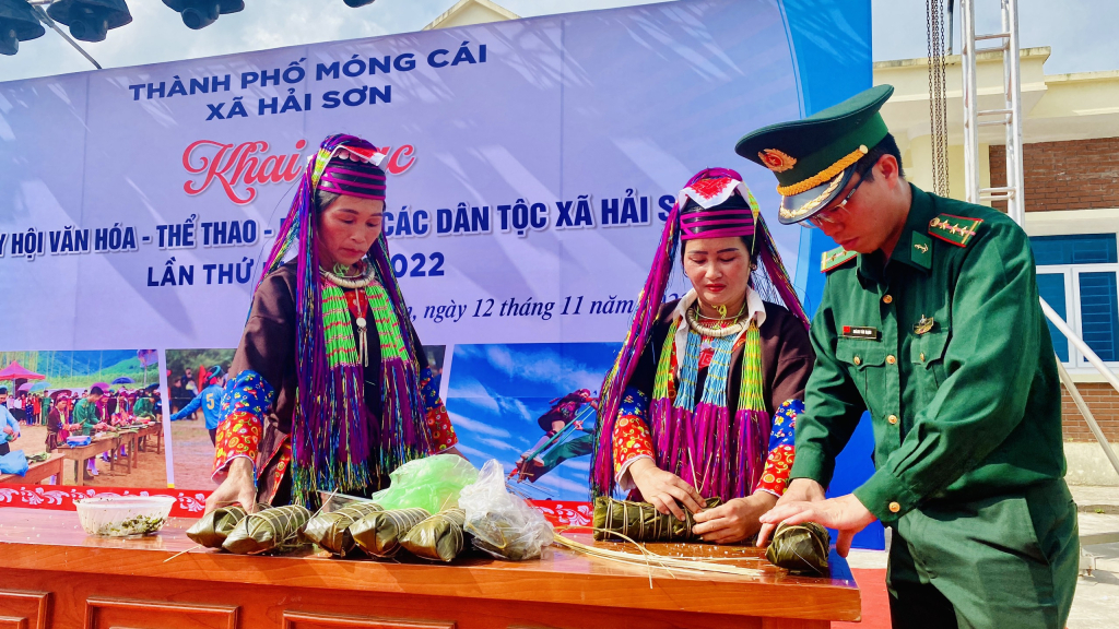 Làng họ Đặng ở Quảng Ninh với đường hoa nông thôn mới, tường nhà vẽ tranh bích họa đẹp như phim  - Ảnh 2.