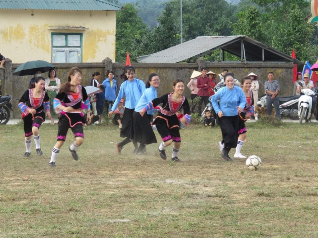 Làng họ Đặng ở Quảng Ninh với đường hoa nông thôn mới, tường nhà vẽ tranh bích họa đẹp như phim  - Ảnh 4.