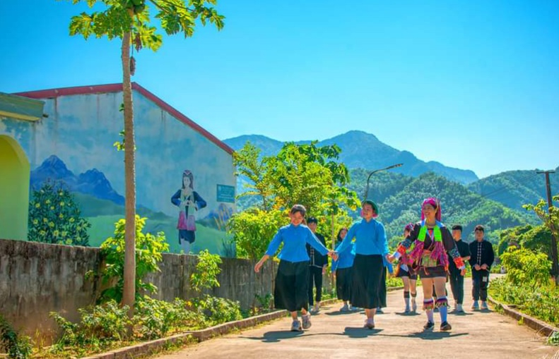 Làng họ Đặng ở Quảng Ninh với đường hoa nông thôn mới, tường nhà vẽ tranh bích họa đẹp như phim  - Ảnh 6.