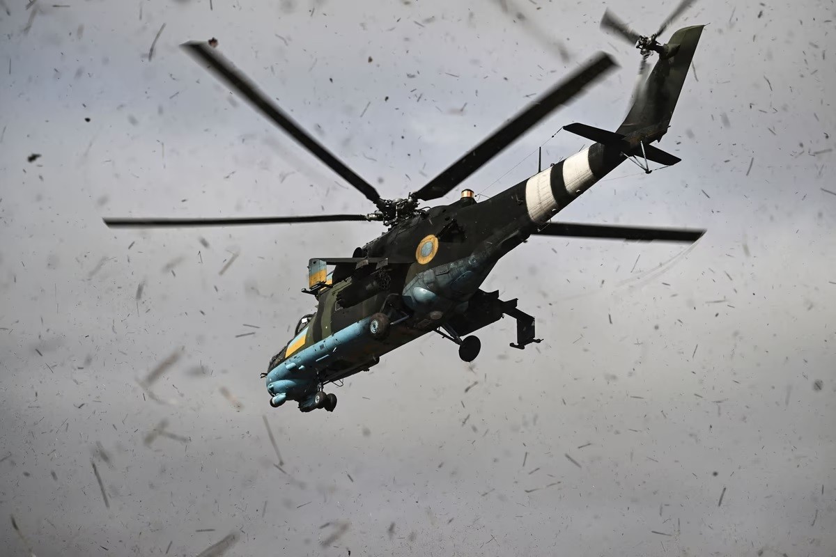 Ảnh thế giới 7 ngày qua: Xe tăng, trực thăng của Ukraine thực hiện nhiệm vụ tấn công mục tiêu - Ảnh 5.