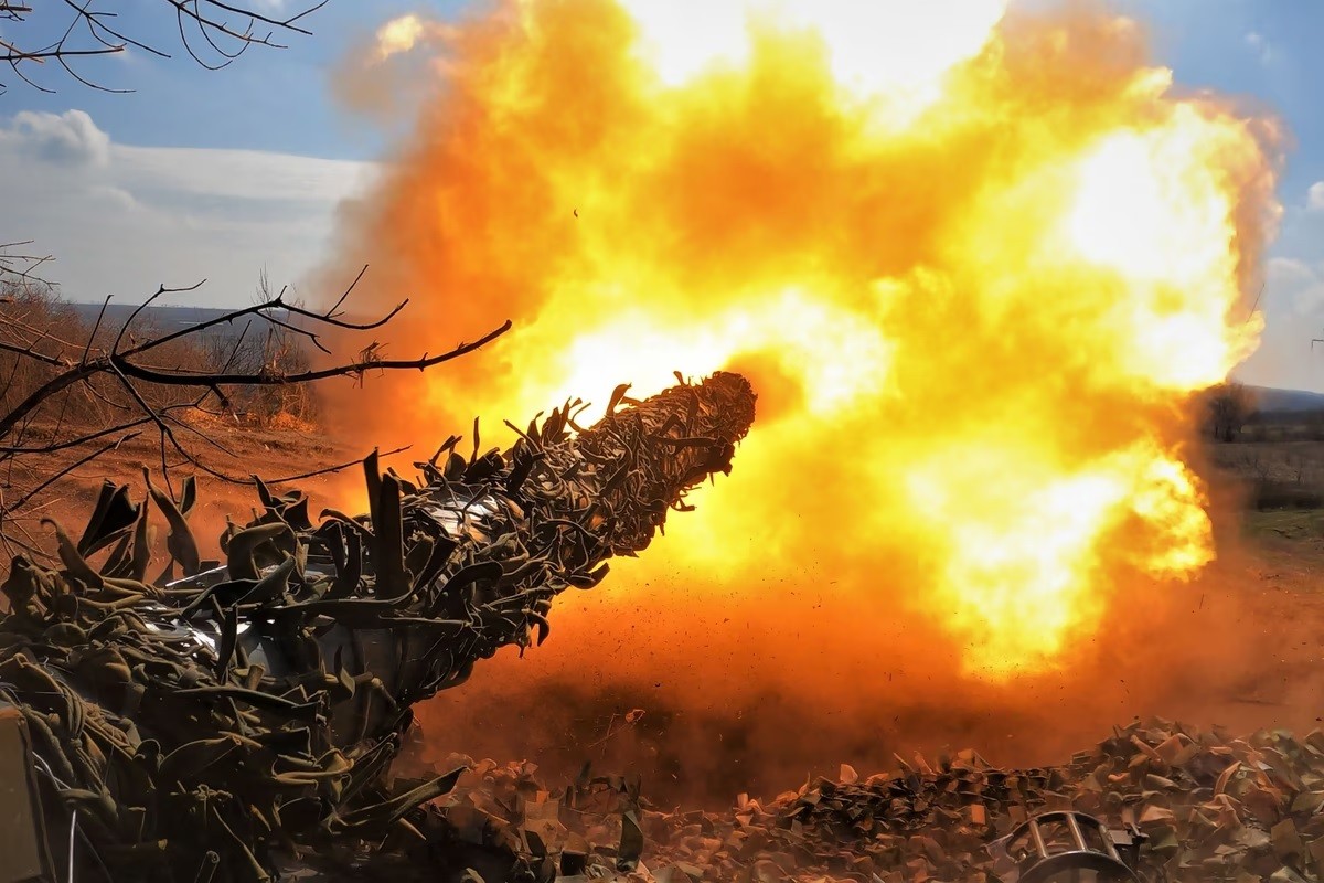 Ảnh thế giới 7 ngày qua: Xe tăng, trực thăng của Ukraine thực hiện nhiệm vụ tấn công mục tiêu - Ảnh 6.