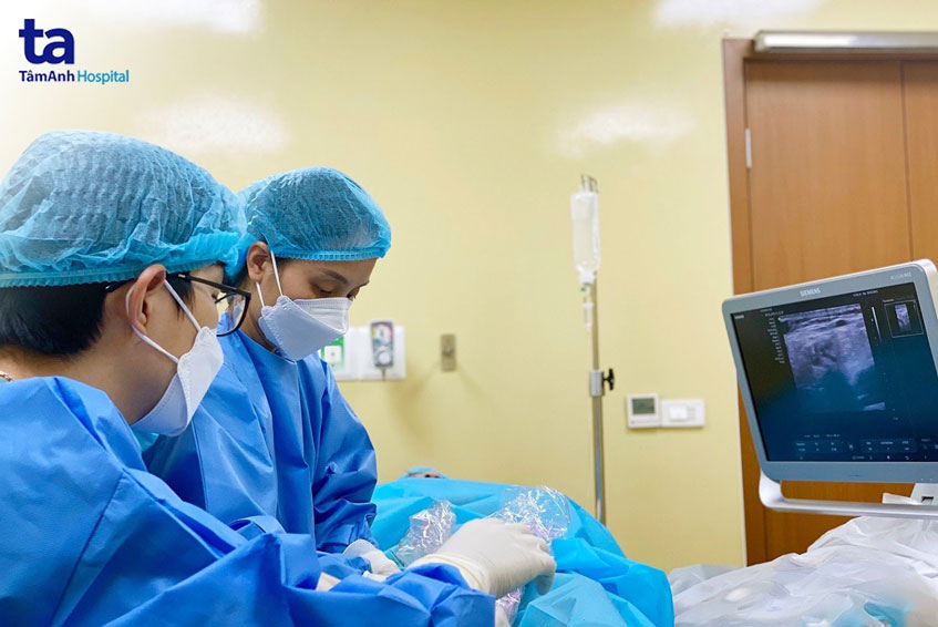 Bệnh viện Tâm Anh điều trị triệt để suy giãn tĩnh mạch chân cho bệnh nhân bằng phương pháp Laser nội mạch - Ảnh 2.
