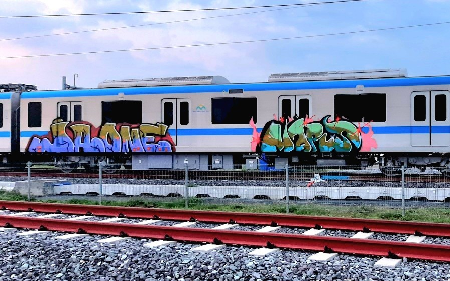 TP.HCM: Một đoàn tàu của metro số 1 tiếp tục bị vẽ bậy