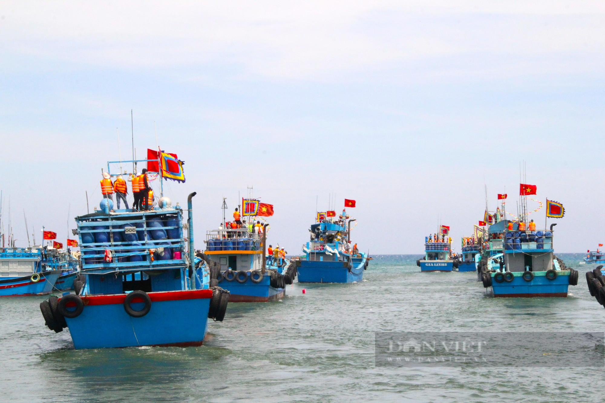 Hàng ngàn du khách và ngư dân tham gia Lễ hội cầu ngư Lăng Thần Nam Hải Mỹ Tân ở Ninh Thuận - Ảnh 8.