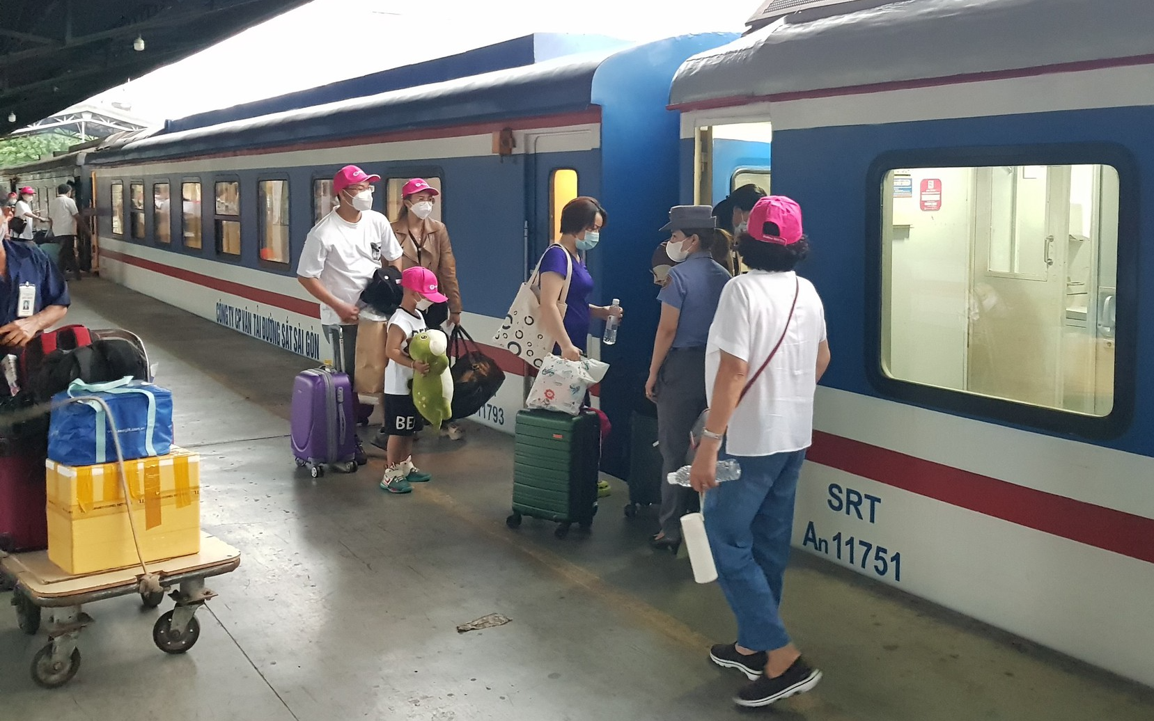 Ga Sài Gòn bán hơn 82.000 vé, đường sắt phục hồi nhờ du lịch