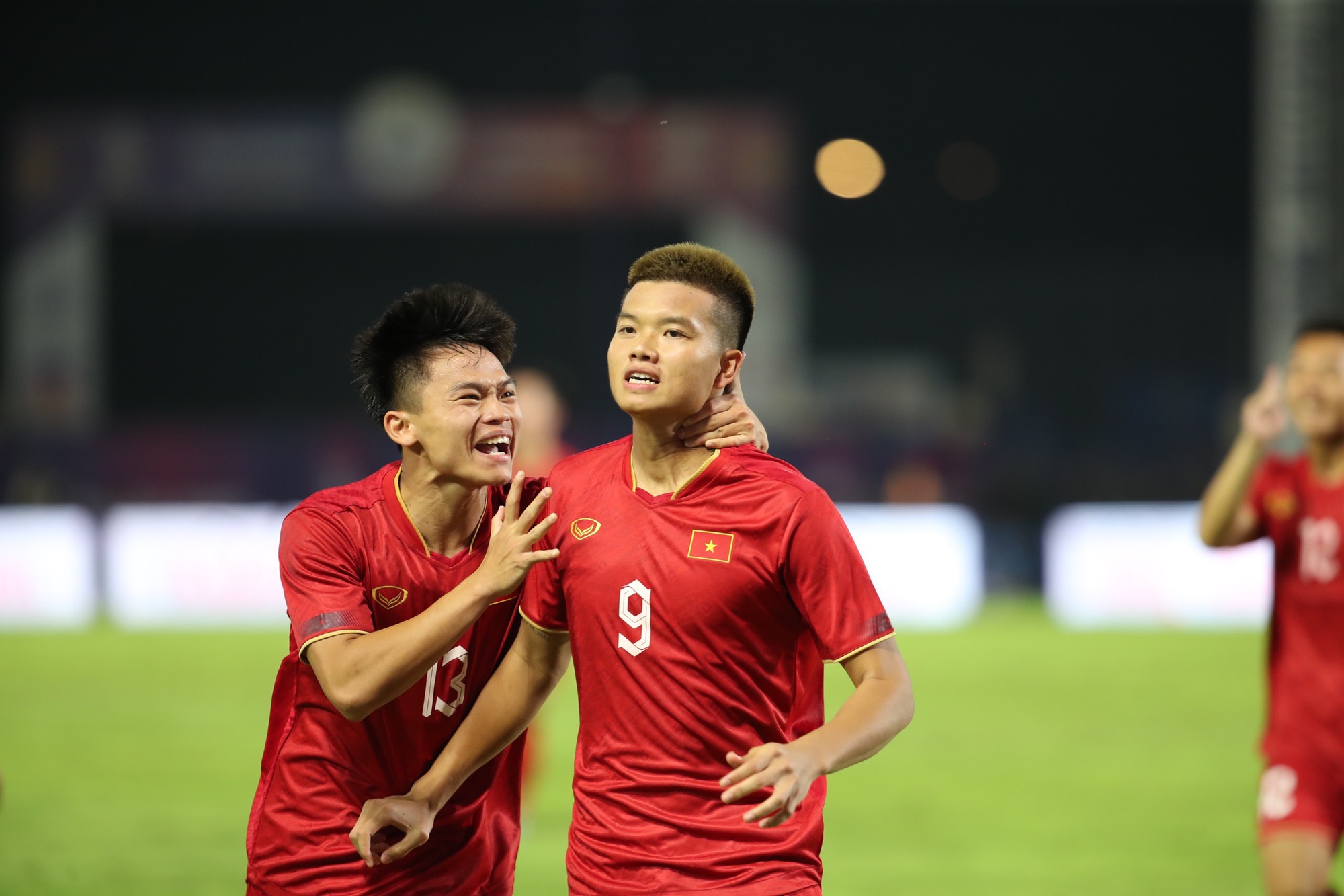 Kết quả môn bóng đá nam SEA Games 32: U22 Việt Nam nhọc nhằn giành 3 điểm - Ảnh 1.