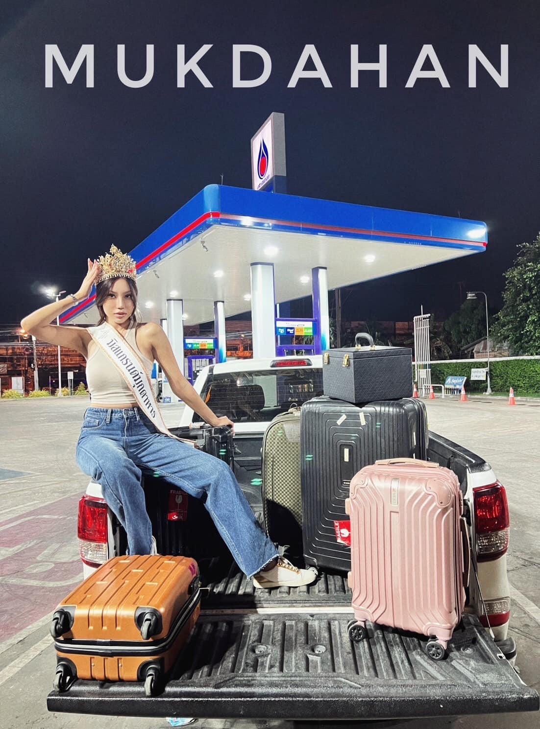 Cảnh tượng thí sinh đi xe máy, cưỡi trâu dự thi Hoa hậu Hòa bình Thái Lan - Ảnh 3.