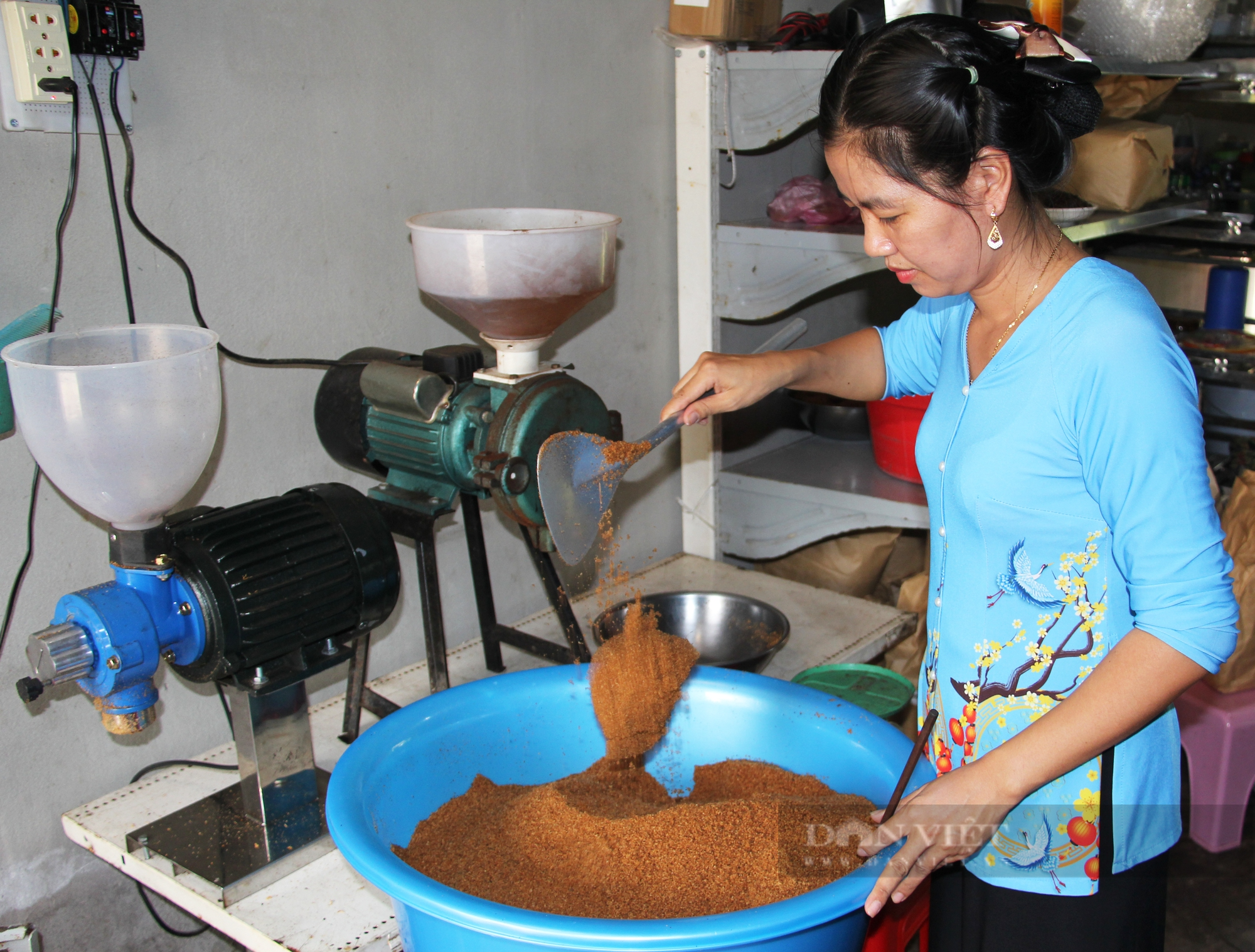 Khởi nghiệp bán cà phê dừa, cô gái ở Hậu Giang kiếm 50 triệu đồng/tháng - Ảnh 1.