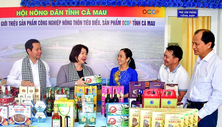 Nông dân Cà Mau thi đua sản xuất kinh doanh giỏi, lập thành tích chào mừng Đại hội - Ảnh 2.