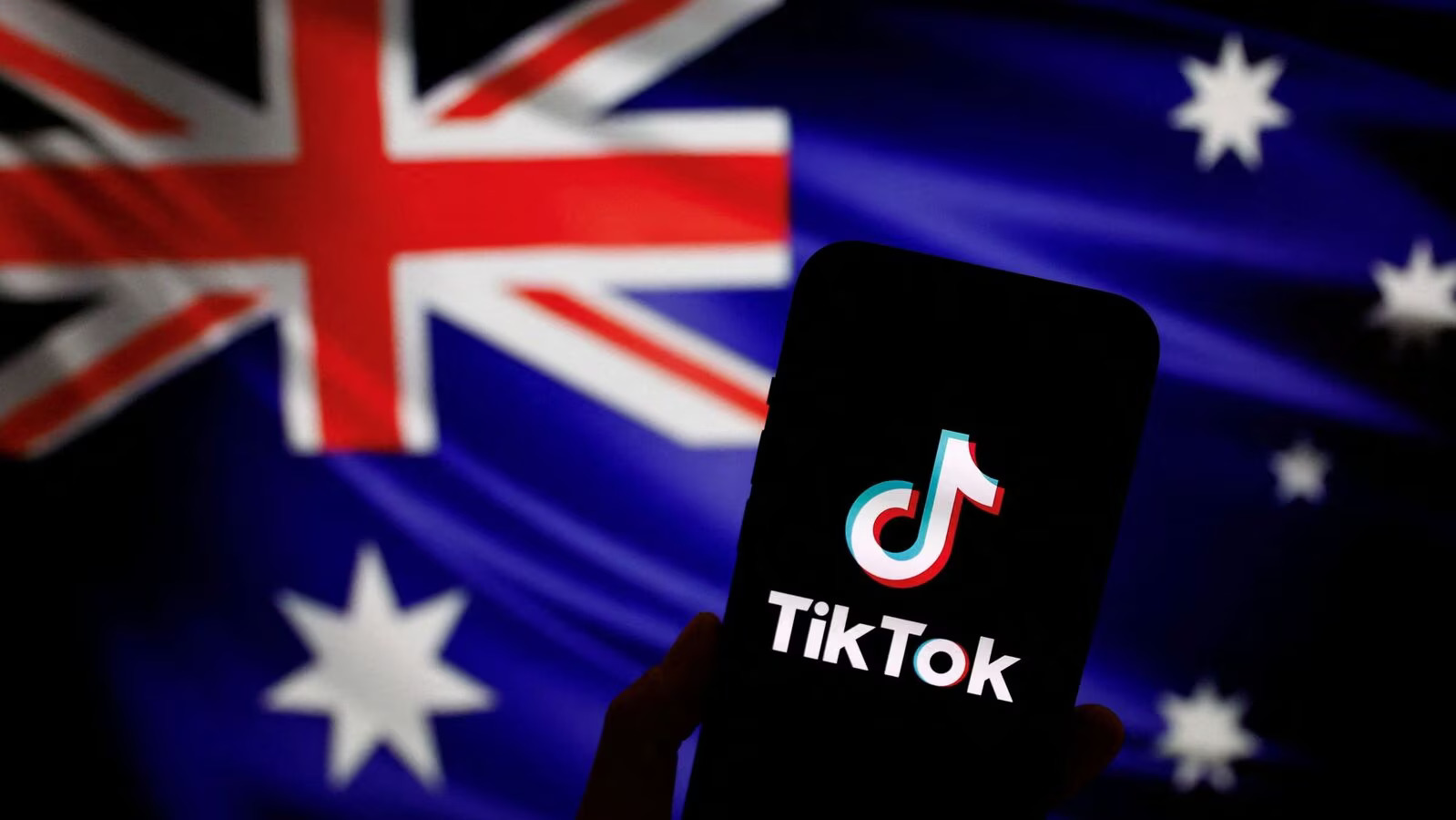 TikTok đã bị các cơ quan quản lý quyền riêng tư của Vương quốc Anh phạt 12,7 triệu bảng Anh (15,9 triệu đô la) vì không bảo vệ dữ liệu của trẻ em, một đòn giáng mạnh vào ứng dụng do Trung Quốc sở hữu, khi việc giám sát ứng dụng do Trung Quốc sở hữu được tăng cường. Ảnh: @AFP.