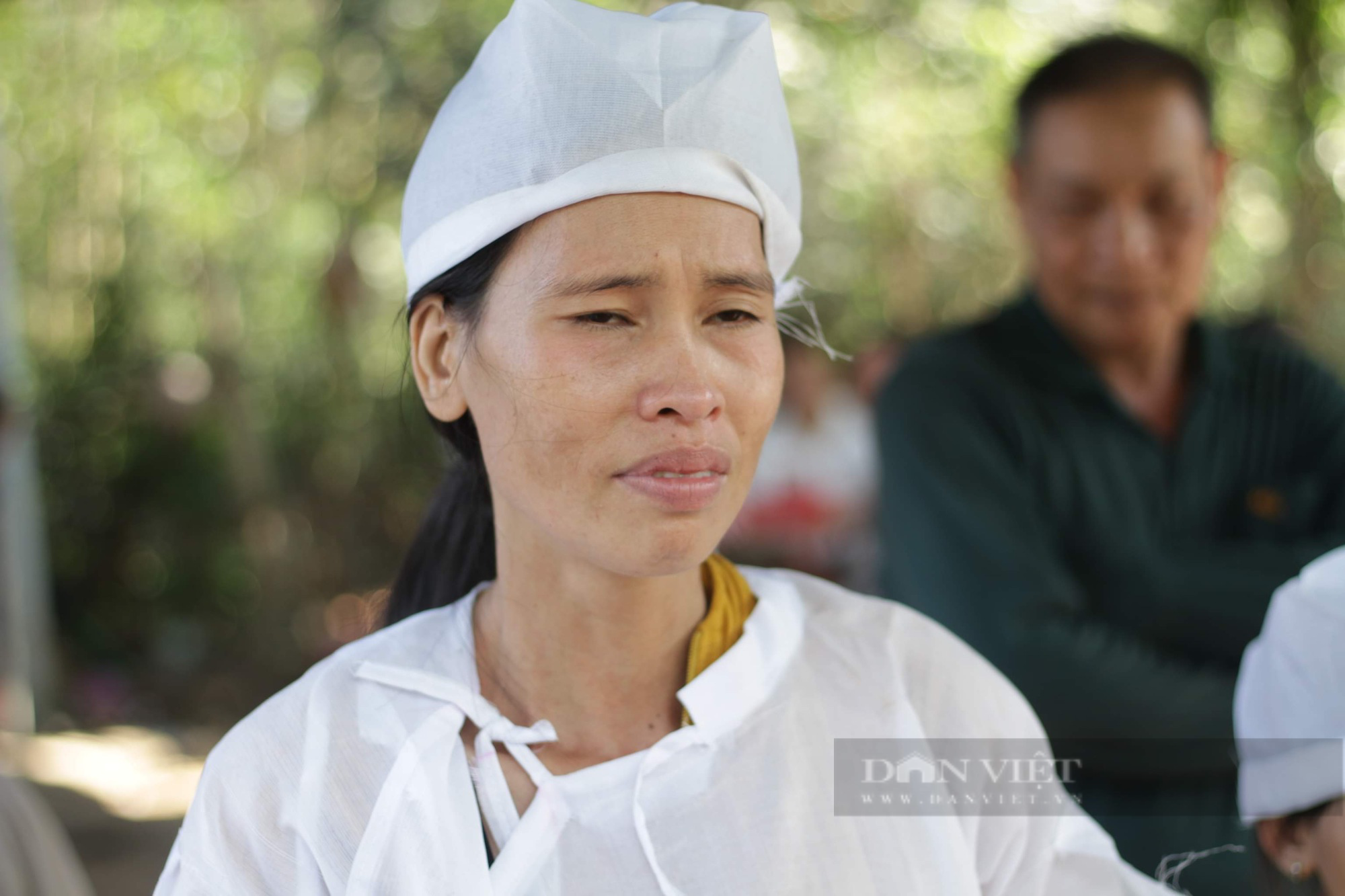 Chỉ vỏn vẹn 1 ngày, 1 thôn ở Bình Định tổ chức liên tiếp 3 đám tang đẫm nước mắt - Ảnh 1.