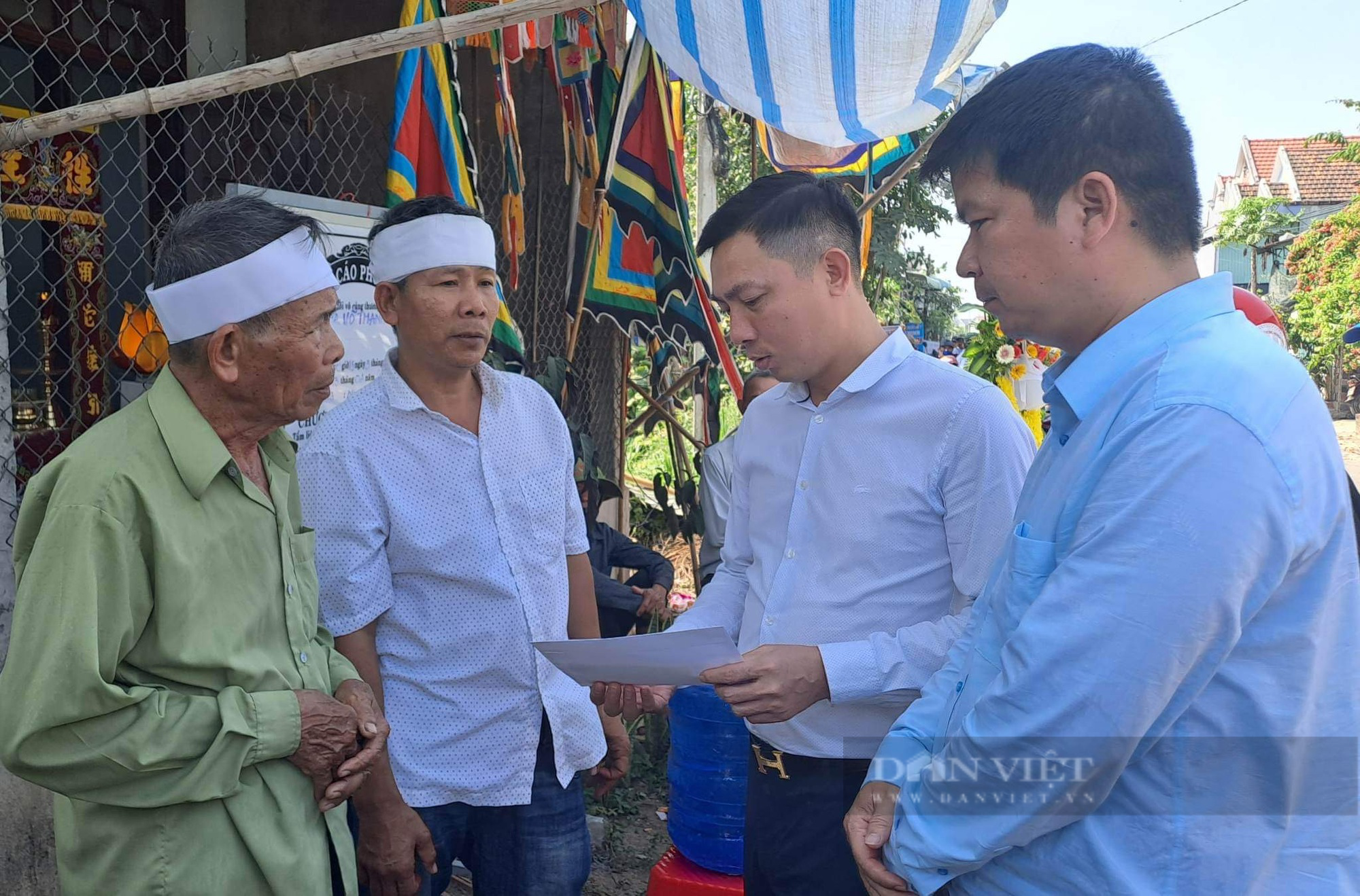 Chỉ vỏn vẹn 1 ngày, 1 thôn ở Bình Định tổ chức liên tiếp 3 đám tang đẫm nước mắt - Ảnh 4.