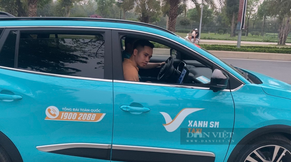 Video: Trải nghiệm thực tế GSM Taxi VinFast vừa lăn bánh tại Hà Nội - Ảnh 1.