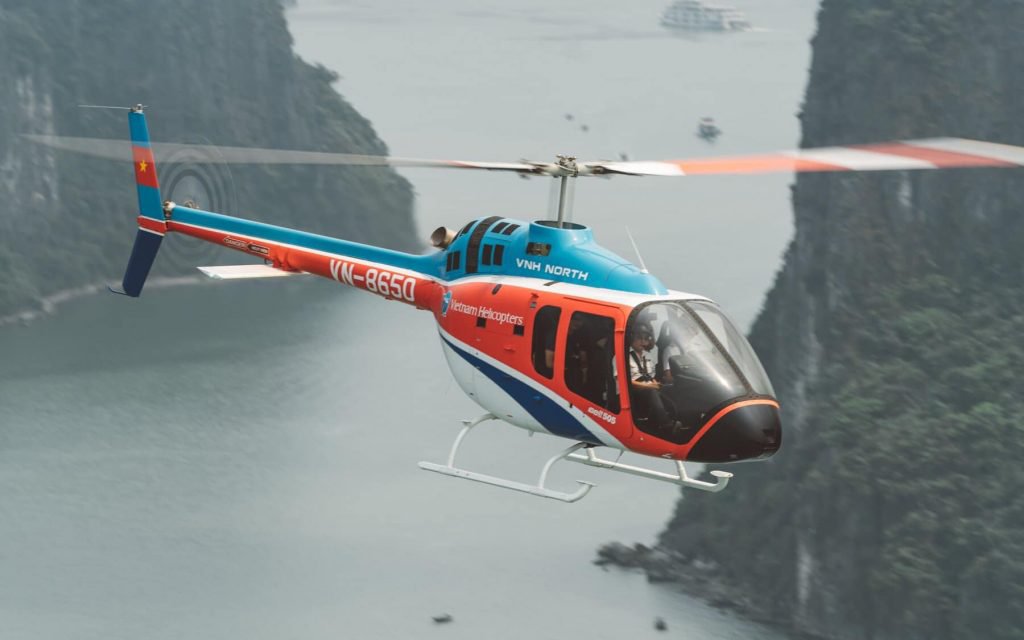Vụ trực thăng rơi ở vùng biển Quảng Ninh: Máy bay phát nổ trước khi rơi xuống biển