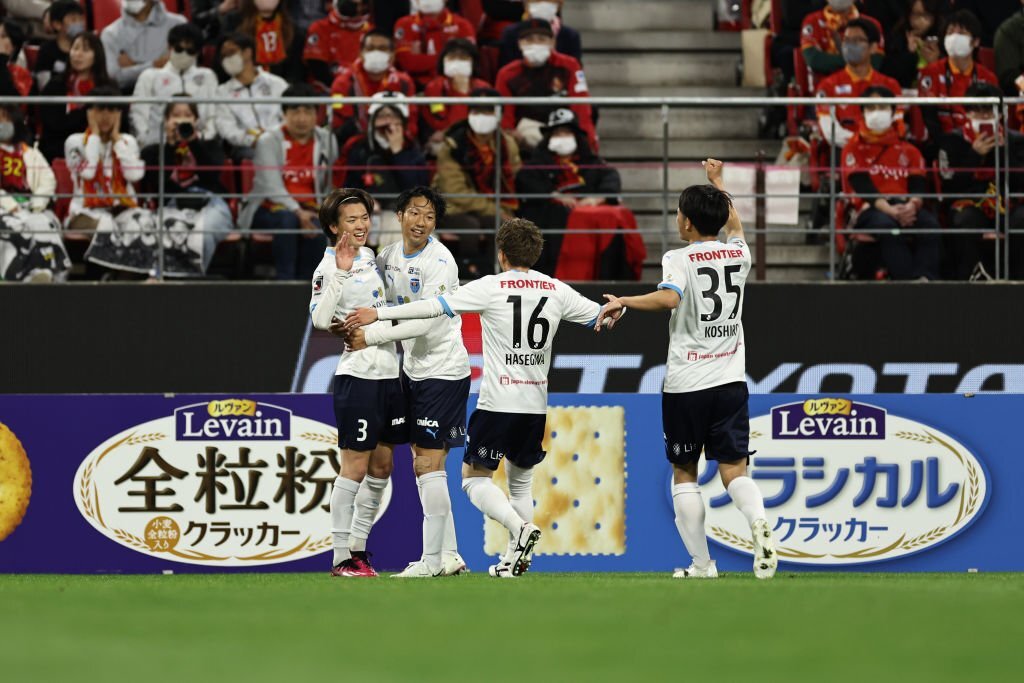 Công Phượng vào sân phút bù giờ, Yokohama FC để thua ngược Nagoya Grampus - Ảnh 1.