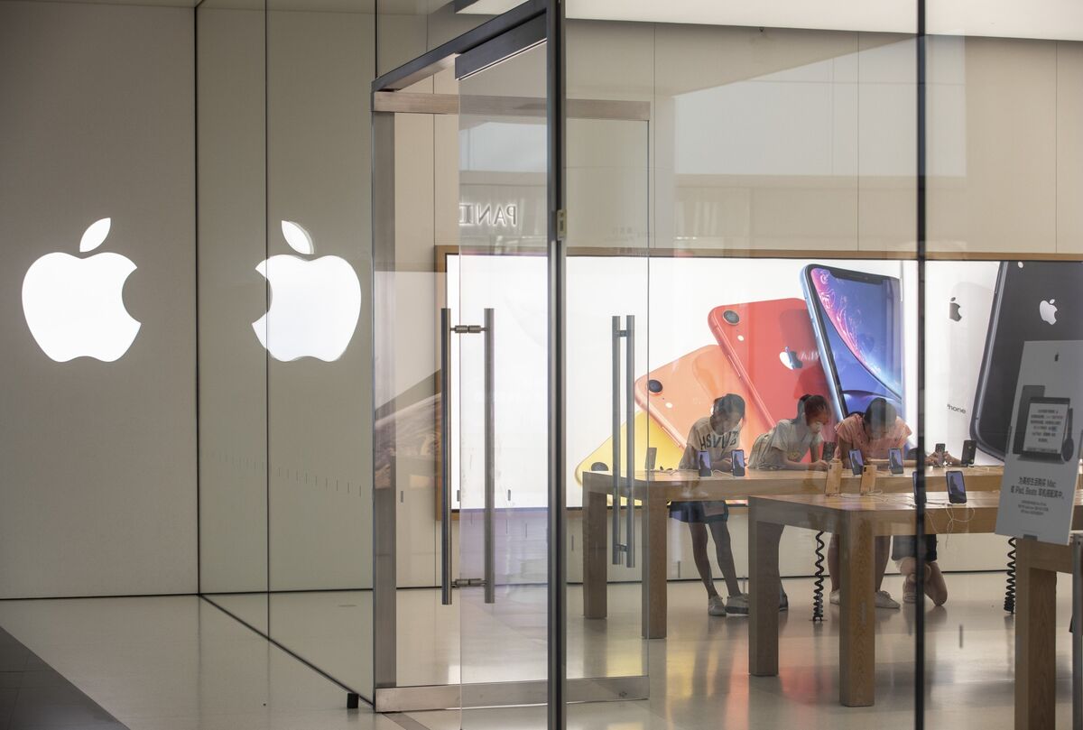 Việc sa thải sẽ ảnh hưởng đến các nhân viên trong nhóm bảo trì và phát triển bán lẻ của Apple, nơi giám sát việc xây dựng và bảo trì tại các cửa hàng bán lẻ của nhà sản xuất iPhone. Ảnh: @AFP.