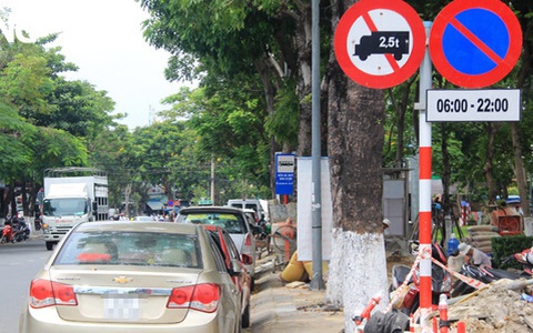 Cấm đỗ xe ô tô trên một số tuyến đường ở TP.HCM - Ảnh 1.