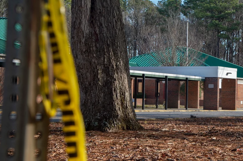 Mỹ: bé trai 6 tuổi bắn trọng thương cô giáo, nhà trường bị kiện 40 triệu USD - Ảnh 1.