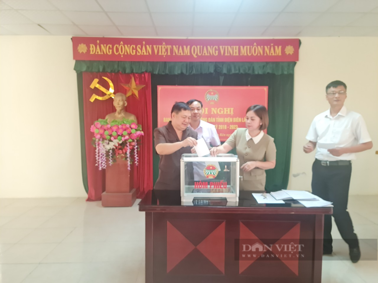 Điện Biên: Bà Vàng Thị Bình được bầu giữ chức Chủ tịch Hội Nông dân tỉnh khóa IX, nhiệm kỳ 2018 - 2023 - Ảnh 1.