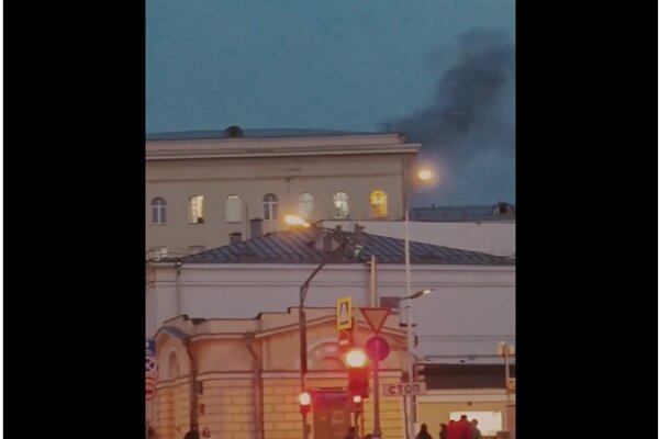 Nóng: Cháy tại tòa nhà Bộ Quốc phòng Nga ở Moscow - Ảnh 1.