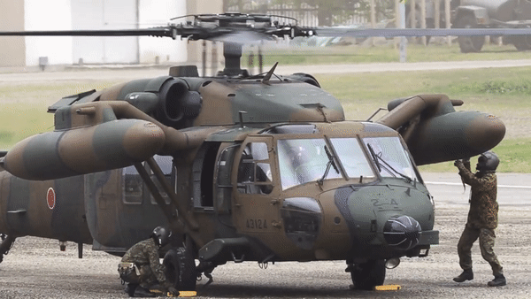 Cận cảnh dòng trực thăng UH-60JA Nhật Bản vừa mất tích - Ảnh 15.