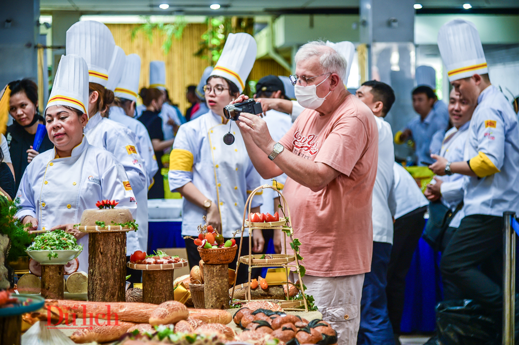 Hơn 100 món ăn kèm bánh mì tại Lễ hội Bánh mì Việt Nam - Ảnh 4.