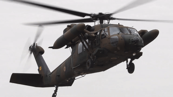 Cận cảnh dòng trực thăng UH-60JA Nhật Bản vừa mất tích - Ảnh 18.