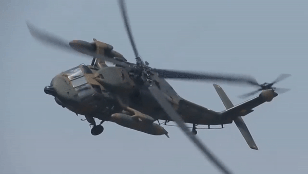 Cận cảnh dòng trực thăng UH-60JA Nhật Bản vừa mất tích - Ảnh 22.