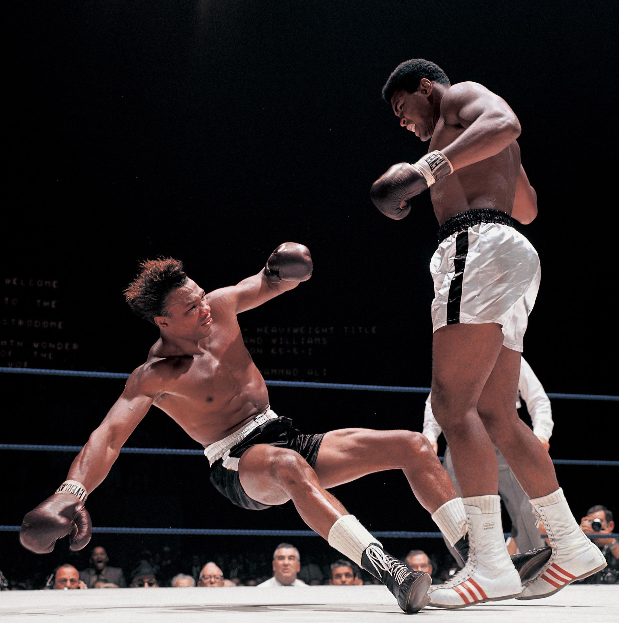 Trận đấu nào đã đưa Muhammad Ali vào ngôi đền của những huyền thoại? - Ảnh 5.