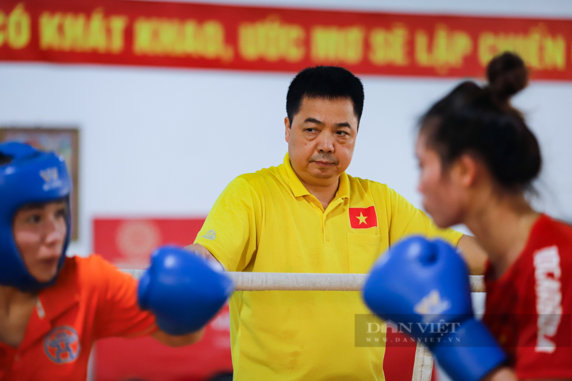 Xem nữ võ sĩ lập mốc son lịch sử cho boxing Việt Nam căng minh tập luyện trước SEA Games 32 - Ảnh 4.