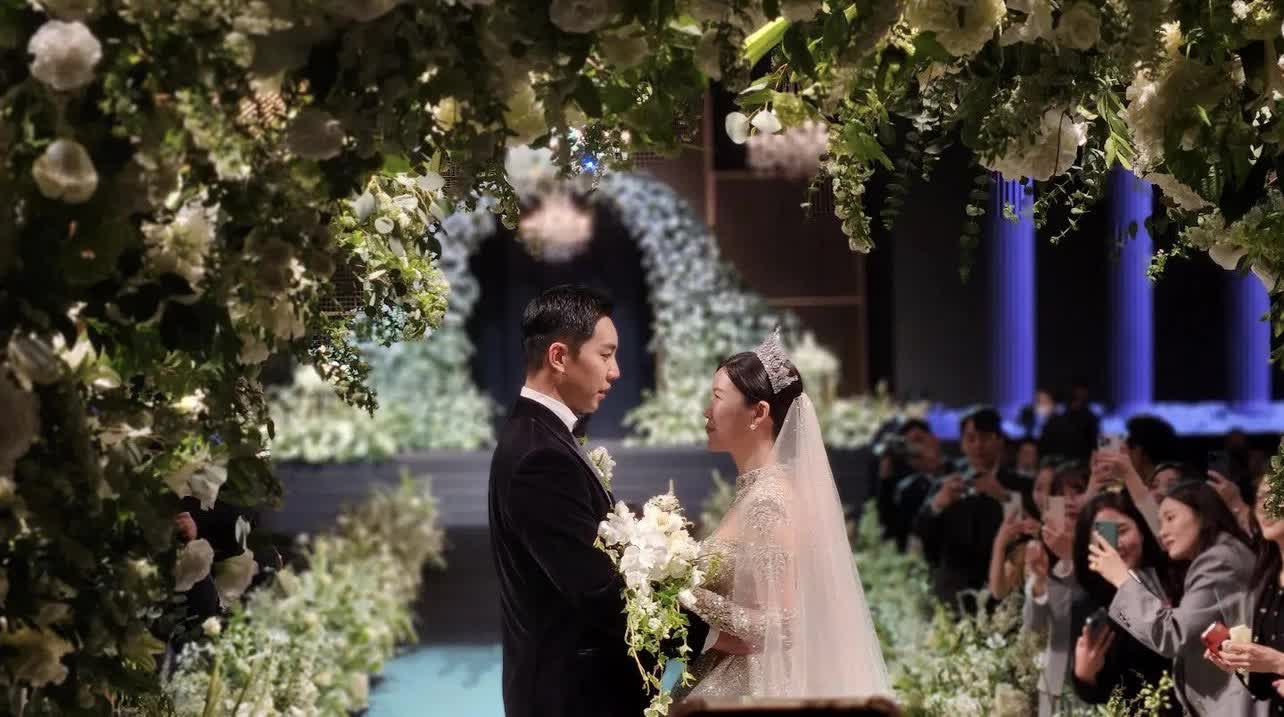 Hé lộ ảnh đám cưới của Lee Seung Gi và Lee Da In - Ảnh 2.