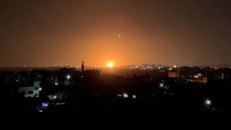 Israel mở cuộc tấn công quy mô lớn vào Gaza - Ảnh 1.