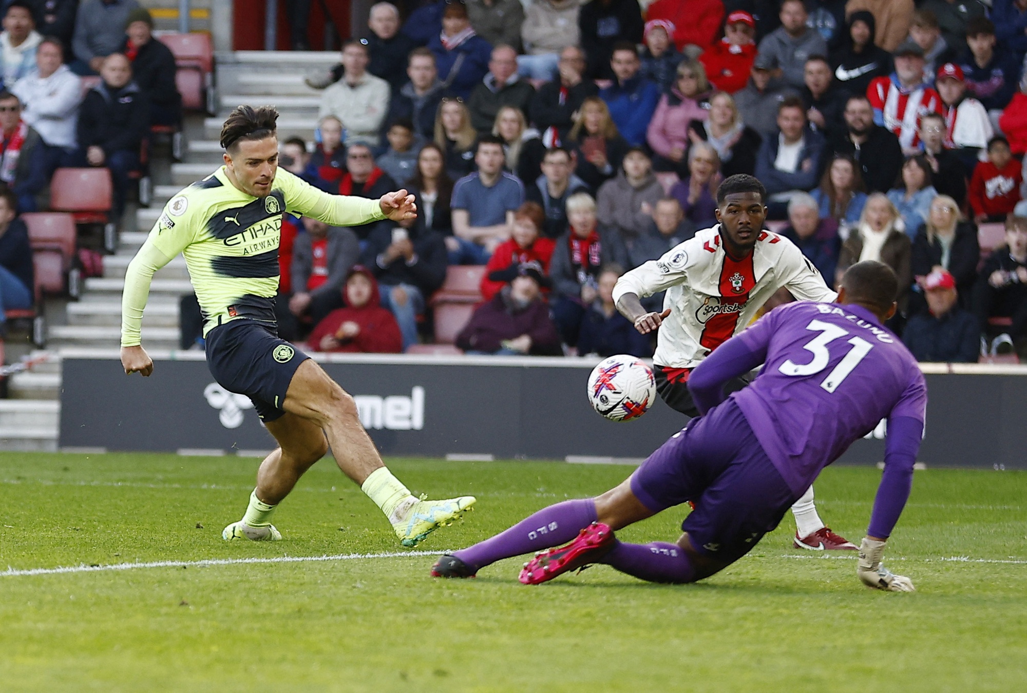 Haaland lập cú đúp, Man City đại thắng Southampton và tạo áp lực với Arsenal - Ảnh 4.