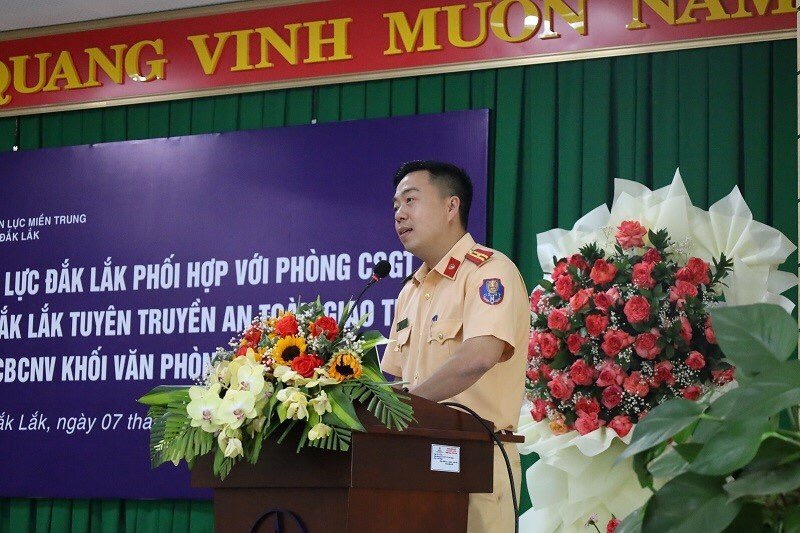 PC Đắk Lắk: Tổ chức tuyên truyền An toàn giao thông cho CBCNV  - Ảnh 2.