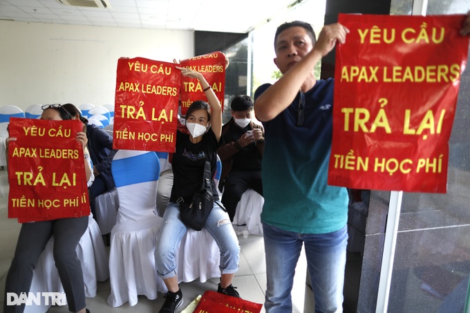 Thao túng tâm lý để phụ huynh &quot;vét cạn túi&quot; cho trung tâm tiếng Anh - Ảnh 2.