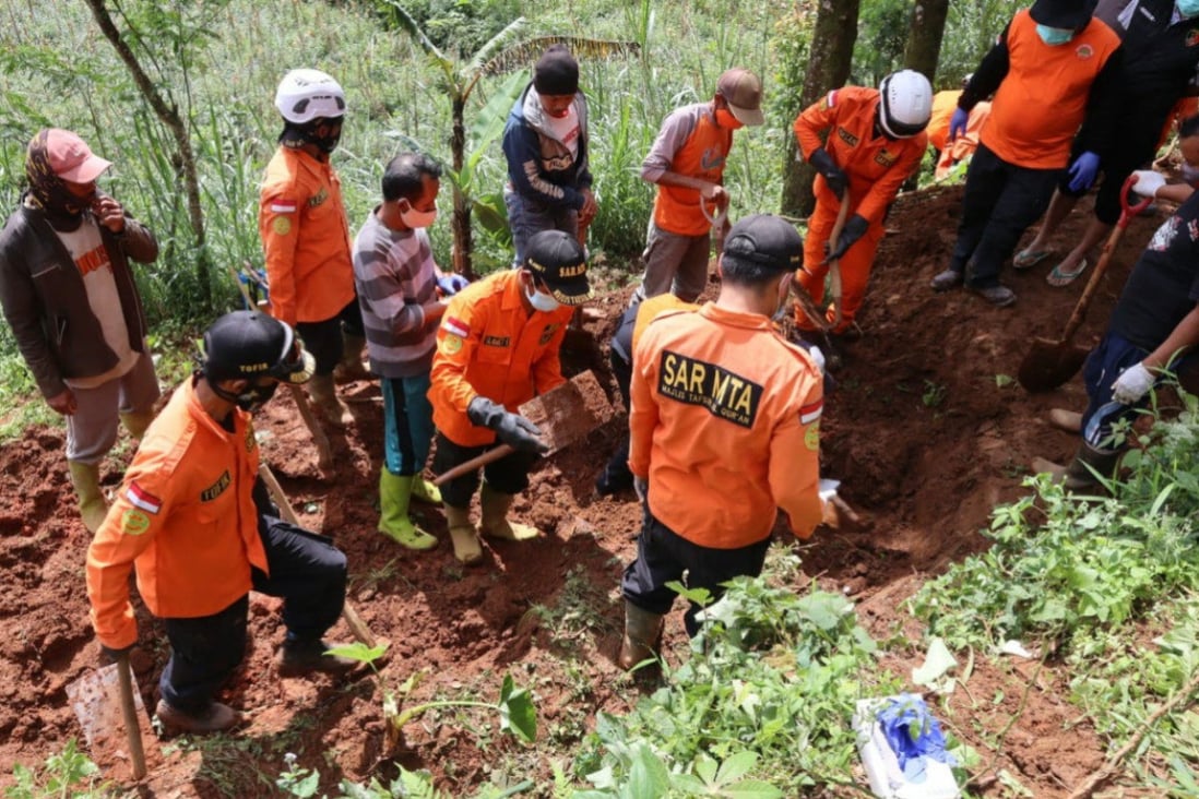 Thầy cúng &quot;ma thuật đen&quot; - Sát nhân hàng loạt gây rúng động Indonesia - Ảnh 1.