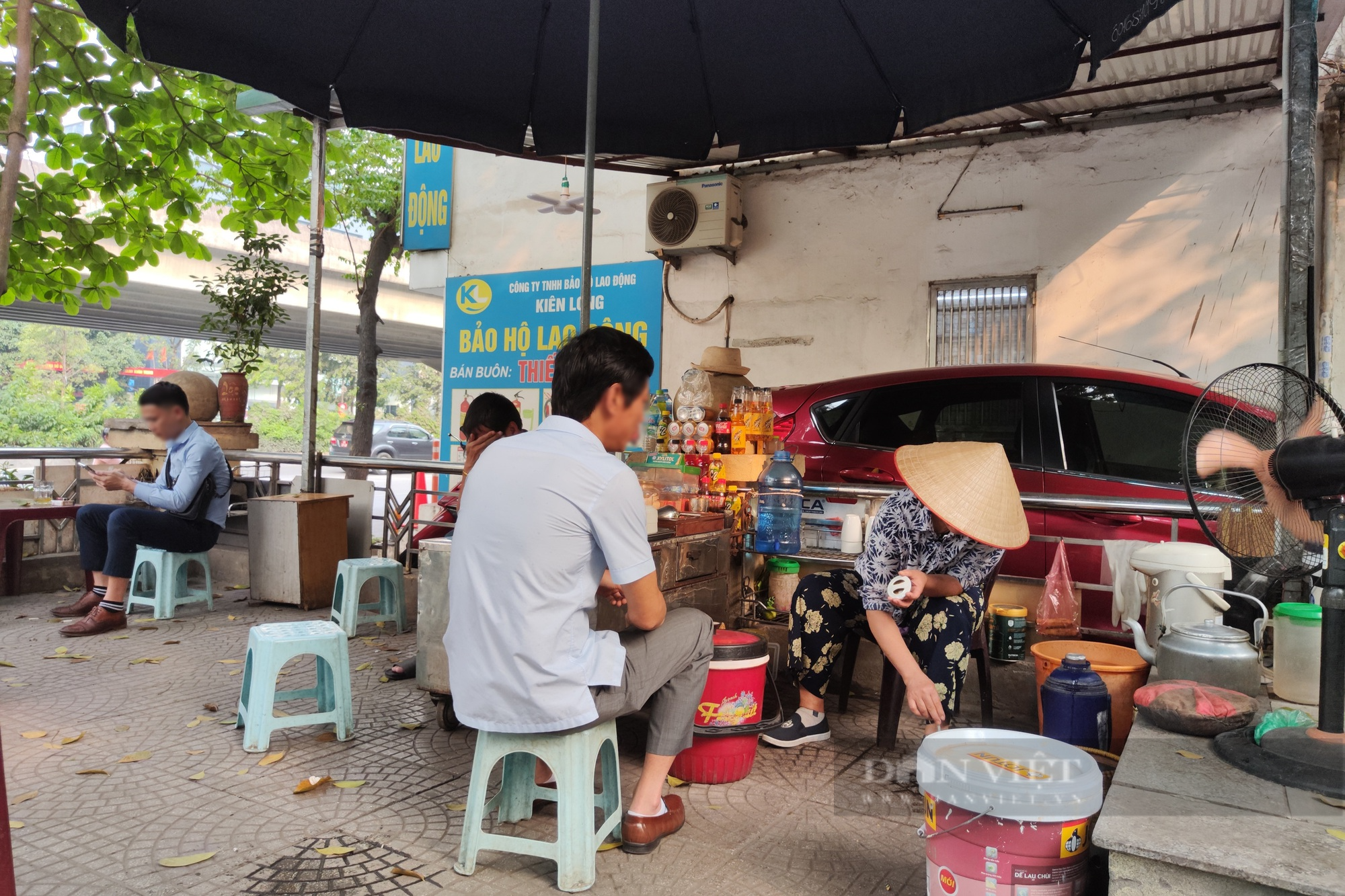 Quận Thanh Xuân: Nhiều hộ kinh doanh bày hàng quán tại sân chơi chung - Ảnh 11.