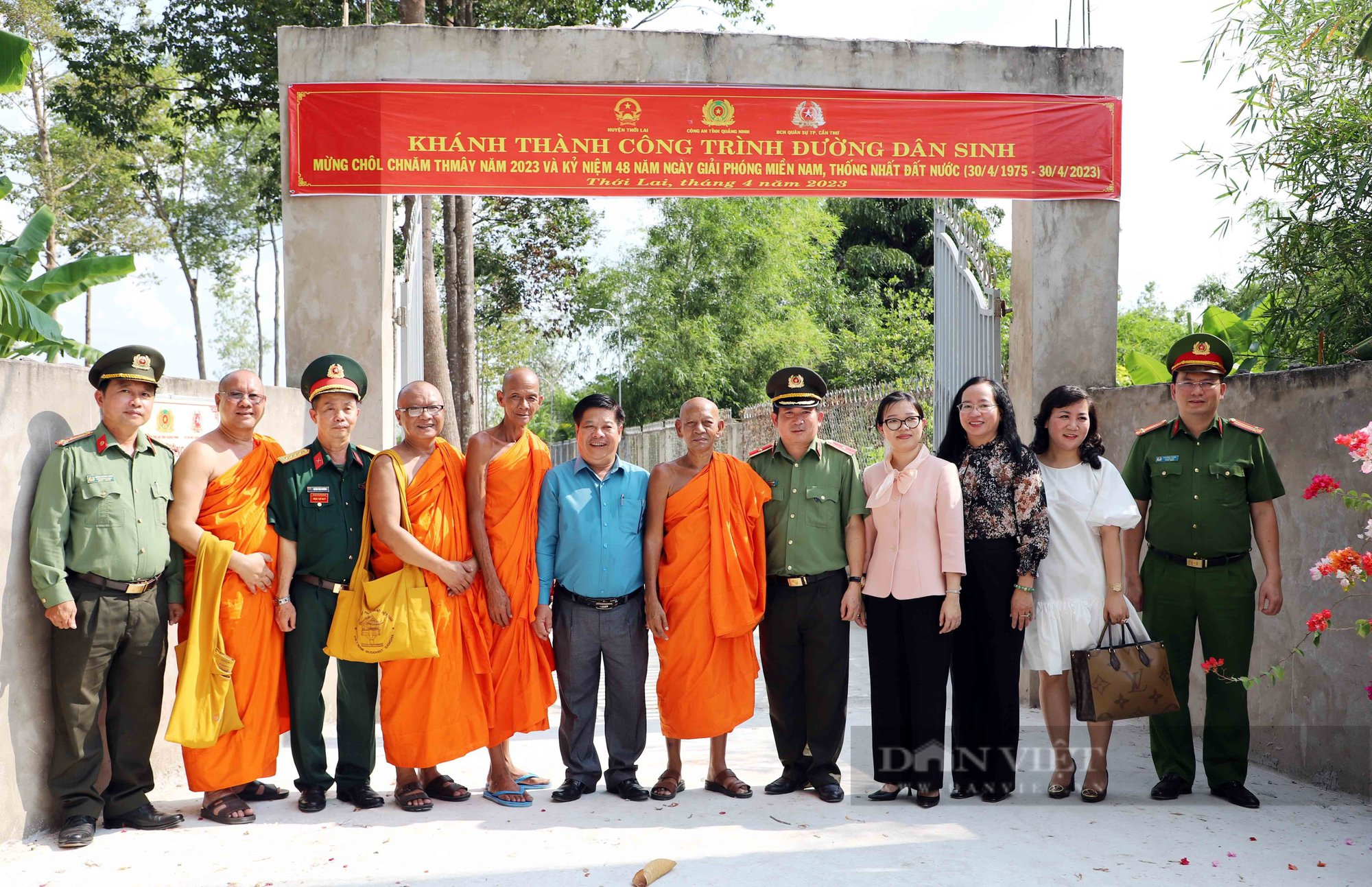 Thiếu tướng Đinh Văn Nơi tặng quà đồng bào Khmer tại Cần Thơ Tết cổ truyền Chôl Chnăm Thmây - Ảnh 5.