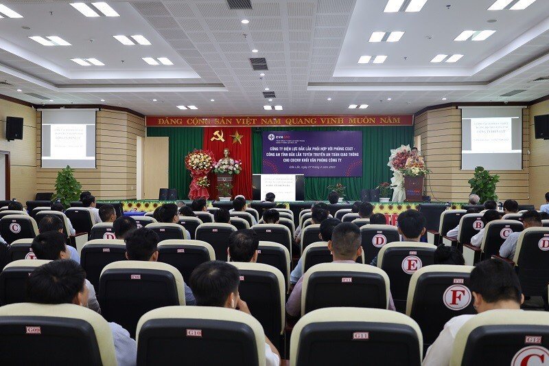 PC Đắk Lắk: Tổ chức tuyên truyền An toàn giao thông cho CBCNV  - Ảnh 3.