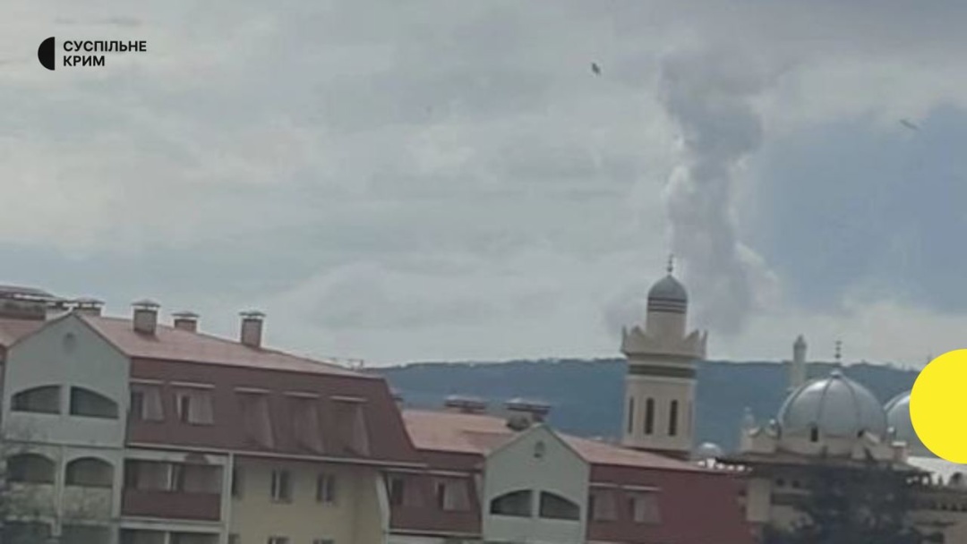 Nóng chiến sự: Hai vụ nổ rung chuyển Crimea, tên lửa Ukraine bị bắn hạ ở Feodosiia - Ảnh 2.