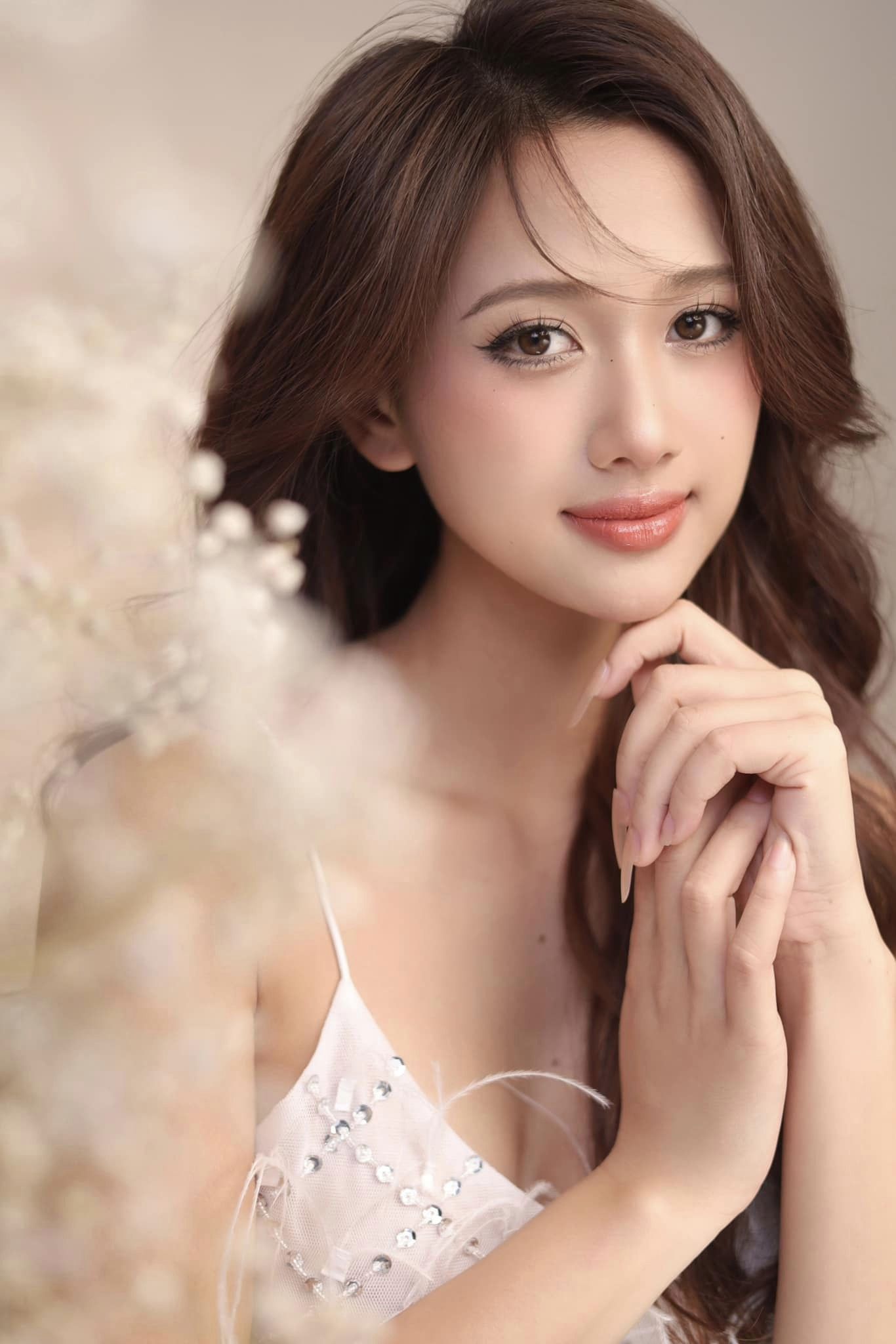 Cận cảnh vẻ xinh đẹp và sexy của bạn gái tiền vệ Minh Vương - Ảnh 10.