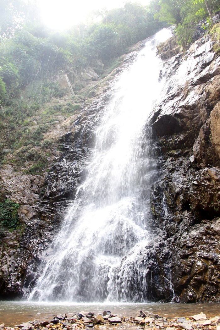 Ngọn thác 70m đổ xuống 7 tầng nước giữa chốn rừng hoang sơ ở Lâm Đồng khiến ai cũng sững sờ - Ảnh 3.