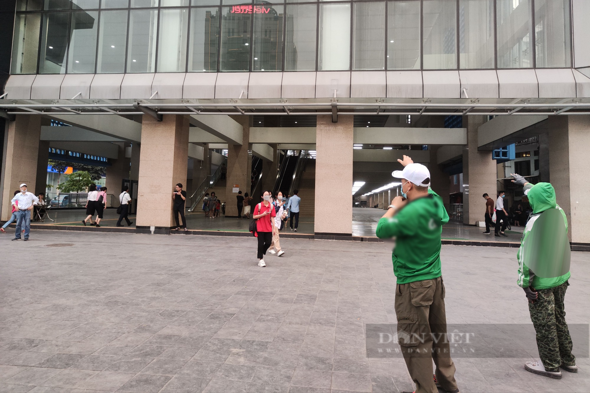 Nhiều người sống ổn nhờ quẩn quanh ga đường sắt Cát Linh – Hà Đông - Ảnh 2.