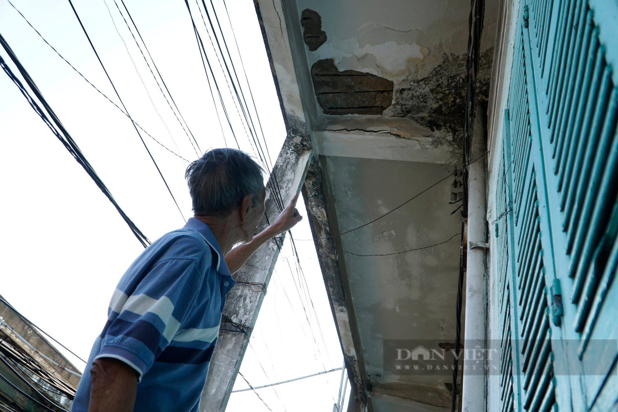 Cuộc sống bên trong chung cư “hết đát” chờ được di dời ở TP.HCM - Ảnh 3.