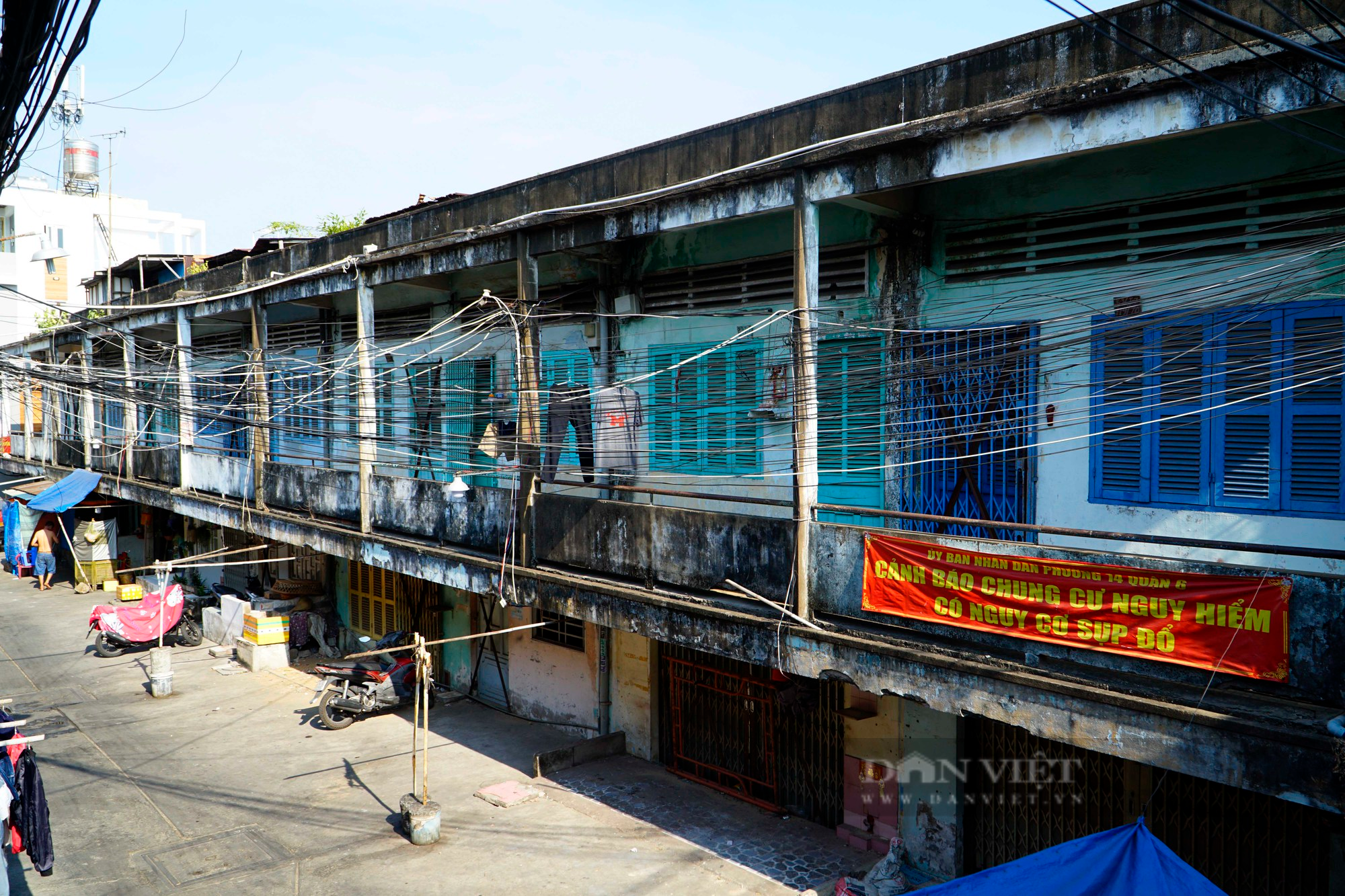 Cuộc sống nơi chung cư “chờ sập”: Nơi làm đơn mong sớm di dời, nơi mong muốn ở lại - Ảnh 3.