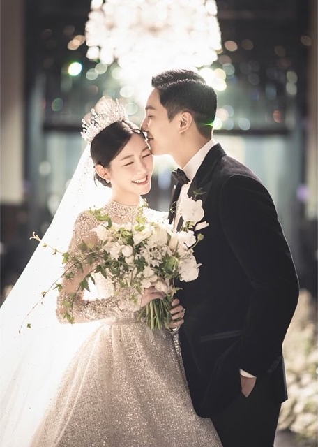 Se7en và Lee Da Hae bị chỉ trích vì đến đám cưới của Lee Seung Gi muộn - Ảnh 1.