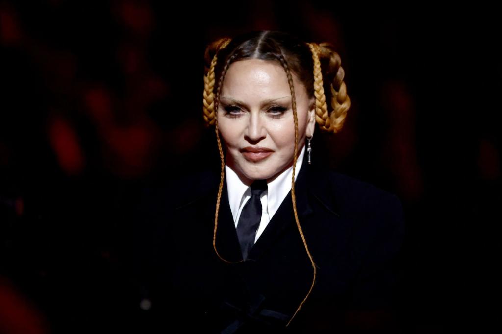 Madonna muốn trở lại xinh đẹp như xưa - Ảnh 1.